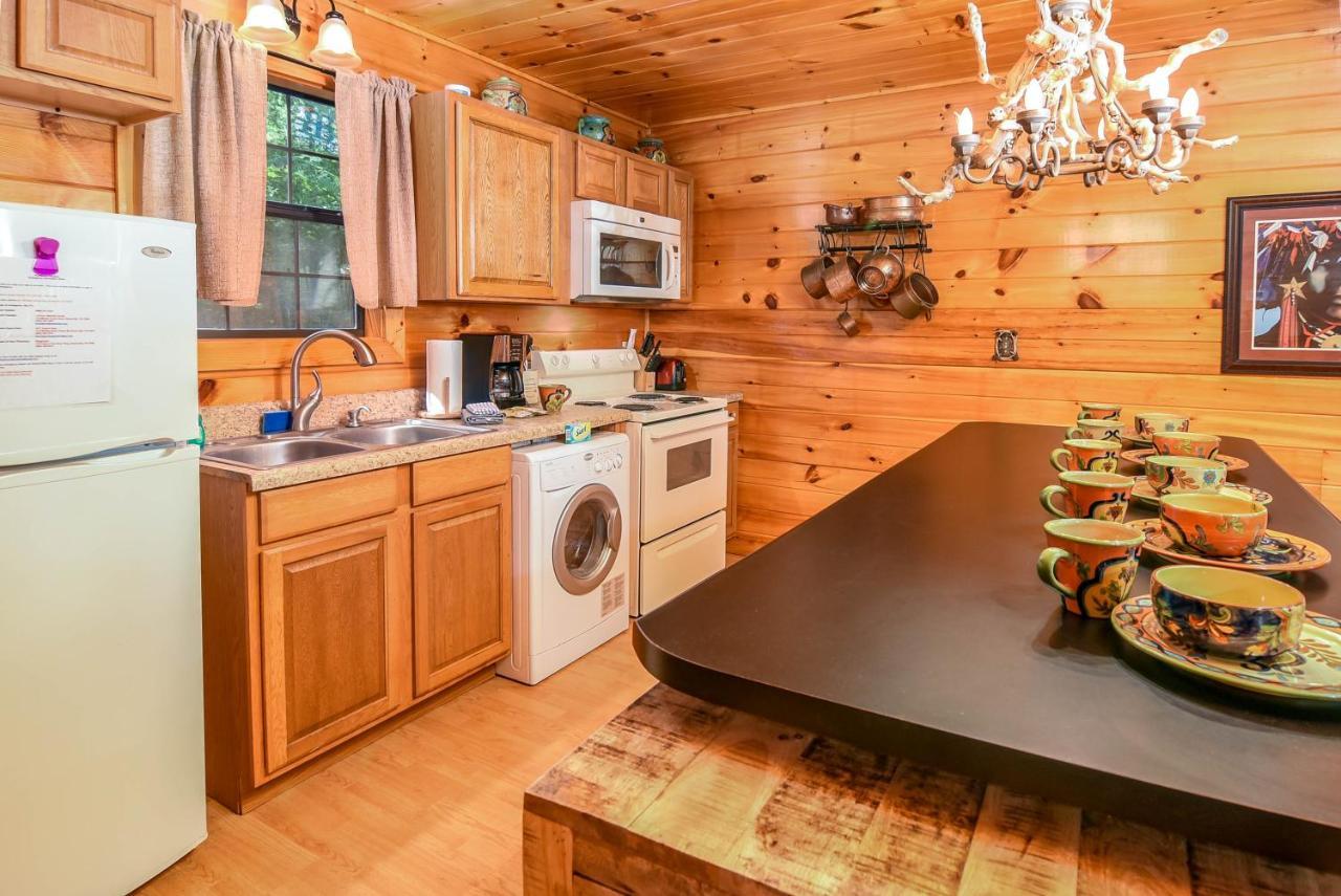 Permanent Vacation-Private Honeymoon Cabin With Hot Tub Sevierville Eksteriør bilde